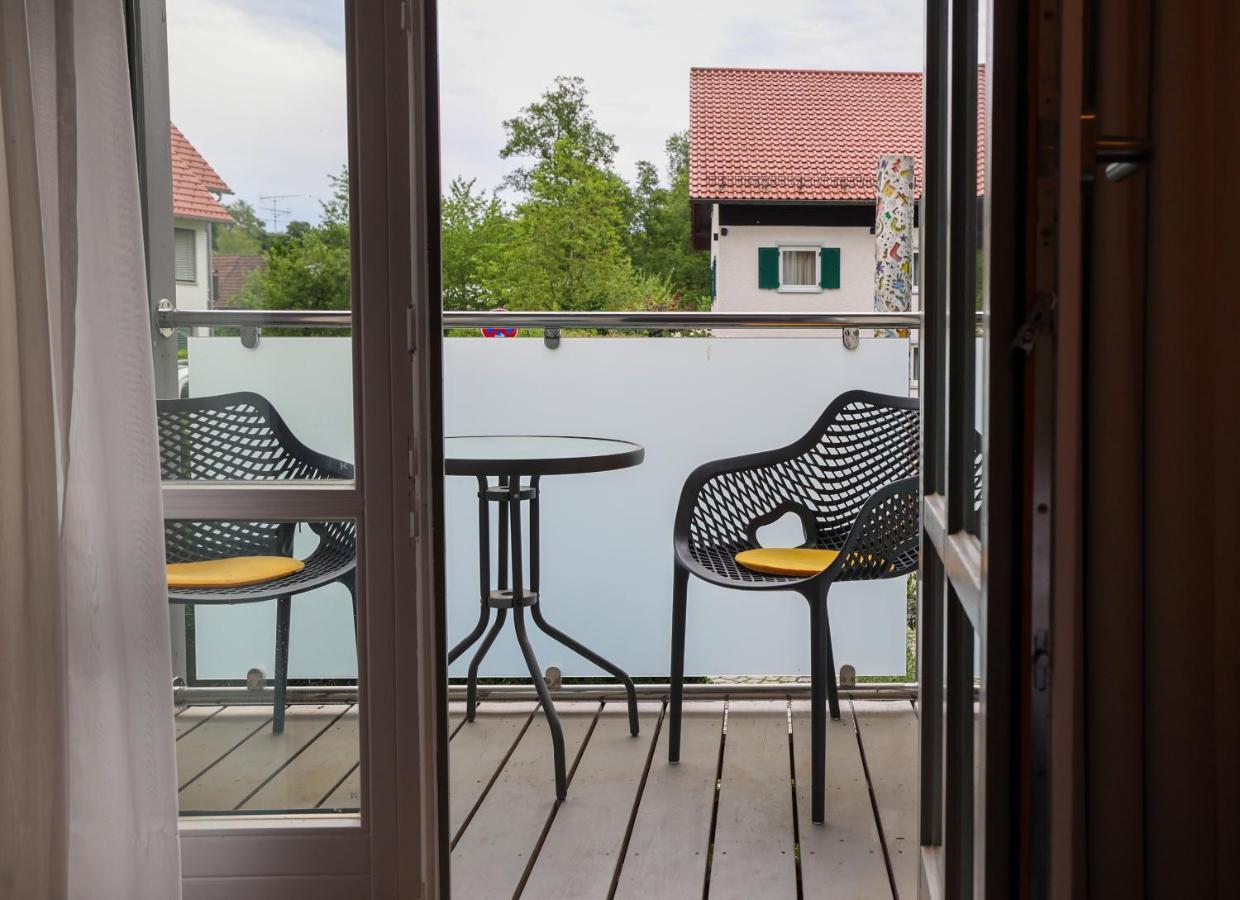 Sopherl Am See - Fruehstueck Auf Der Seeterrasse, Sehr Ruhig Und Wunderschoen Am See, 3 Minuten Nach Oberpfaffenhofen, Viele Radtouren, Restaurants & Cafes In Der Umgebung Wessling Luaran gambar