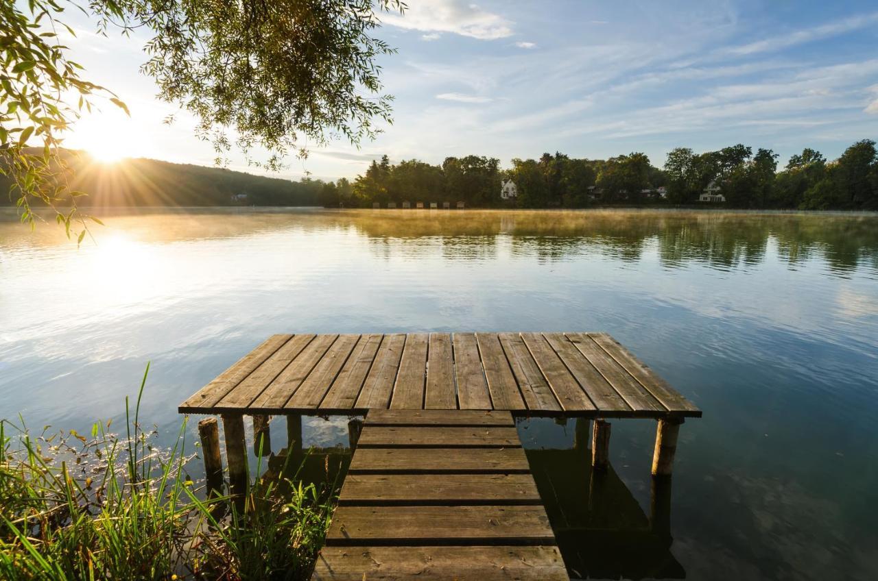 Sopherl Am See - Fruehstueck Auf Der Seeterrasse, Sehr Ruhig Und Wunderschoen Am See, 3 Minuten Nach Oberpfaffenhofen, Viele Radtouren, Restaurants & Cafes In Der Umgebung Wessling Luaran gambar
