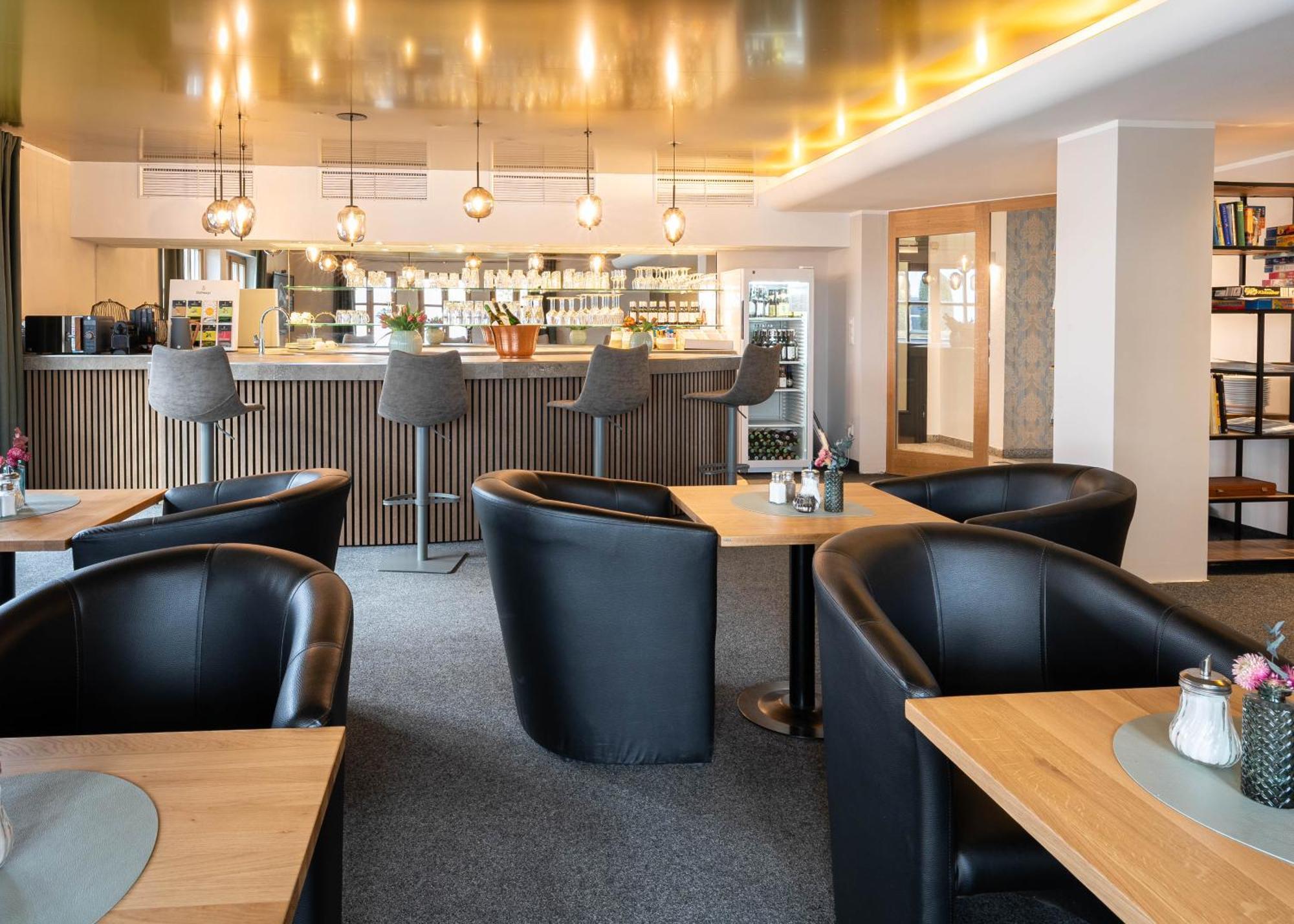 Sopherl Am See - Fruehstueck Auf Der Seeterrasse, Sehr Ruhig Und Wunderschoen Am See, 3 Minuten Nach Oberpfaffenhofen, Viele Radtouren, Restaurants & Cafes In Der Umgebung Wessling Luaran gambar