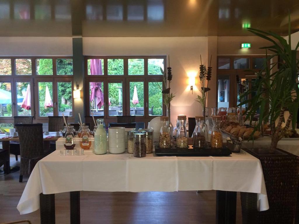 Sopherl Am See - Fruehstueck Auf Der Seeterrasse, Sehr Ruhig Und Wunderschoen Am See, 3 Minuten Nach Oberpfaffenhofen, Viele Radtouren, Restaurants & Cafes In Der Umgebung Wessling Luaran gambar