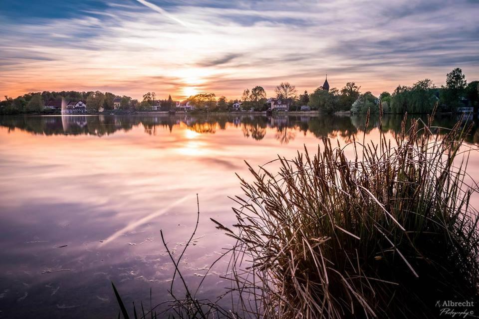 Sopherl Am See - Fruehstueck Auf Der Seeterrasse, Sehr Ruhig Und Wunderschoen Am See, 3 Minuten Nach Oberpfaffenhofen, Viele Radtouren, Restaurants & Cafes In Der Umgebung Wessling Luaran gambar