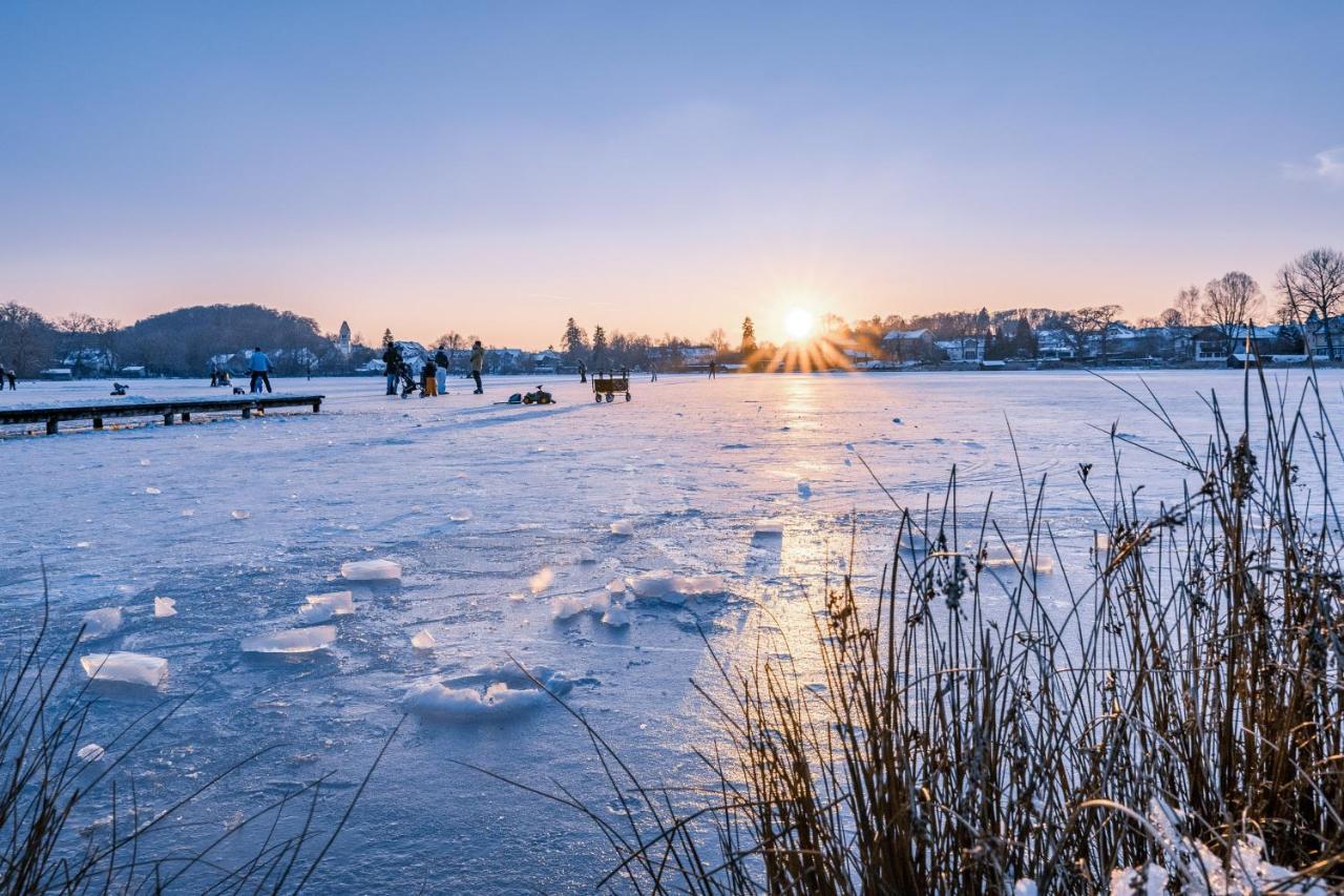 Sopherl Am See - Fruehstueck Auf Der Seeterrasse, Sehr Ruhig Und Wunderschoen Am See, 3 Minuten Nach Oberpfaffenhofen, Viele Radtouren, Restaurants & Cafes In Der Umgebung Wessling Luaran gambar