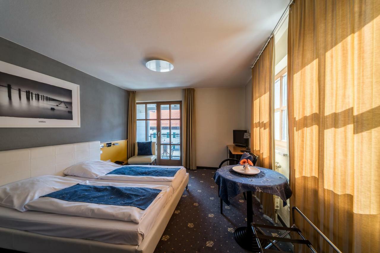 Sopherl Am See - Fruehstueck Auf Der Seeterrasse, Sehr Ruhig Und Wunderschoen Am See, 3 Minuten Nach Oberpfaffenhofen, Viele Radtouren, Restaurants & Cafes In Der Umgebung Wessling Luaran gambar
