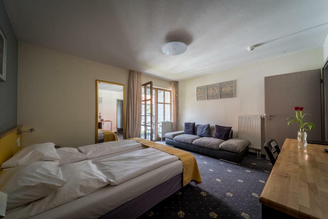 Sopherl Am See - Fruehstueck Auf Der Seeterrasse, Sehr Ruhig Und Wunderschoen Am See, 3 Minuten Nach Oberpfaffenhofen, Viele Radtouren, Restaurants & Cafes In Der Umgebung Wessling Luaran gambar